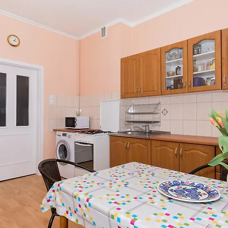Economy Apartament Z Ogrodem W Centrum Апартаменты *
