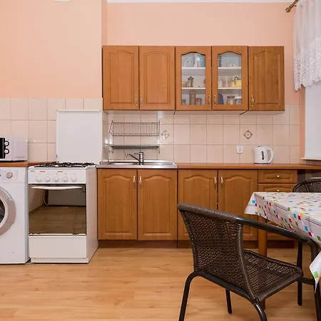 Economy Apartament Z Ogrodem W Centrum Апартаменты *