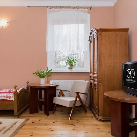 Economy Apartament Z Ogrodem W Centrum Колобжег