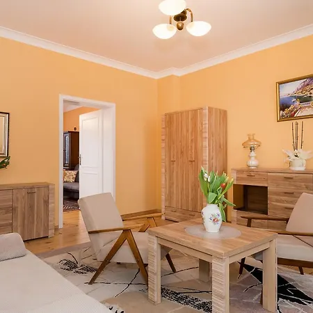 Economy Apartament Z Ogrodem W Centrum Апартаменты