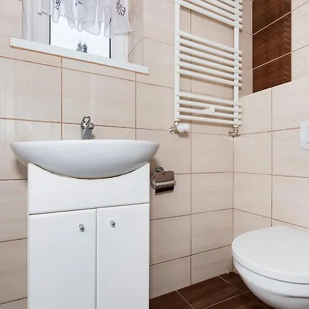 Economy Apartament Z Ogrodem W Centrum