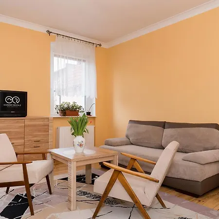 Economy Apartament Z Ogrodem W Centrum Апартаменты