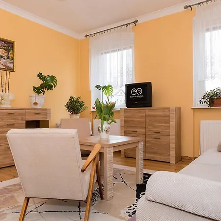 Economy Apartament Z Ogrodem W Centrum Колобжег